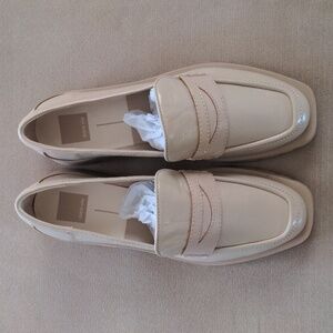 NWOT Dolce Vita Elias Flat in Sesame Crinkle Patent Size 9.5